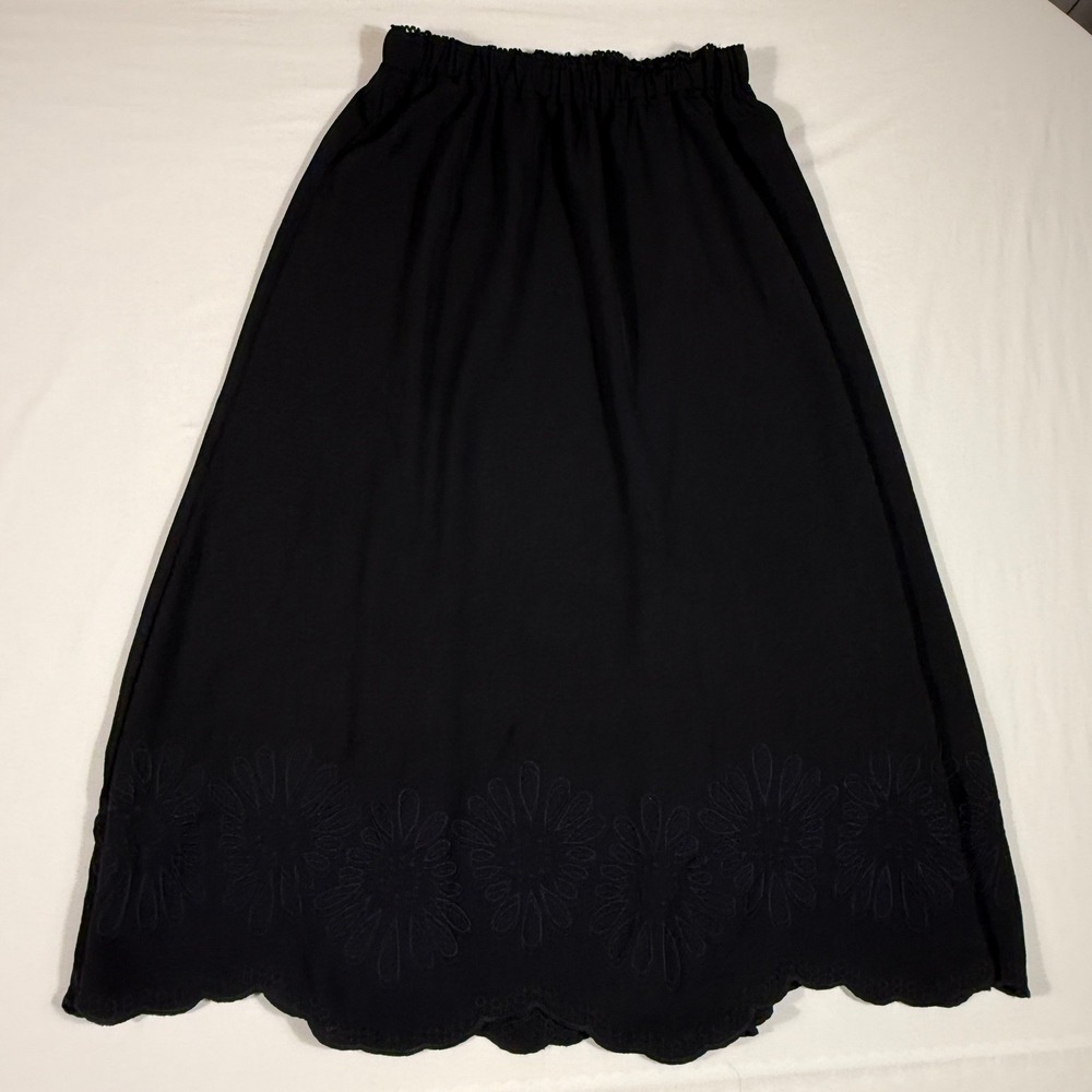 Adrianna Papell Embroidered Floral Scalloped Hem Black Midi Skirt Small A-Line‎